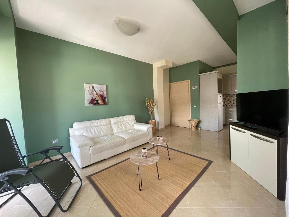Ola 2 * Sarandë